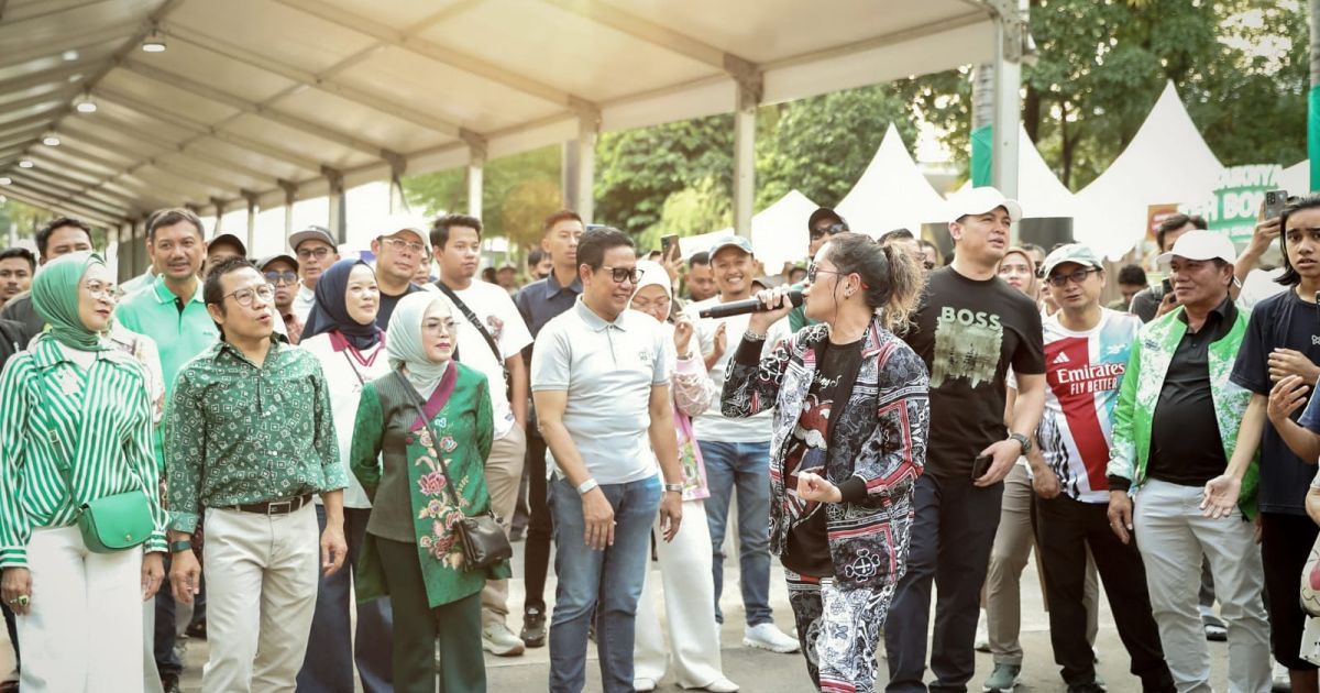 Lokarya Fest 2026 kembali hadir dengan konsep segar, menggabungkan olahraga, musik The Virgin, dan pemberdayaan UMKM. Acara dihadiri ribuan pengunjung dan pejabat publik. (Foto: